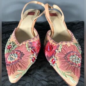 Oscar by Oscar de la Renta embroidered floral sling back kitten heels